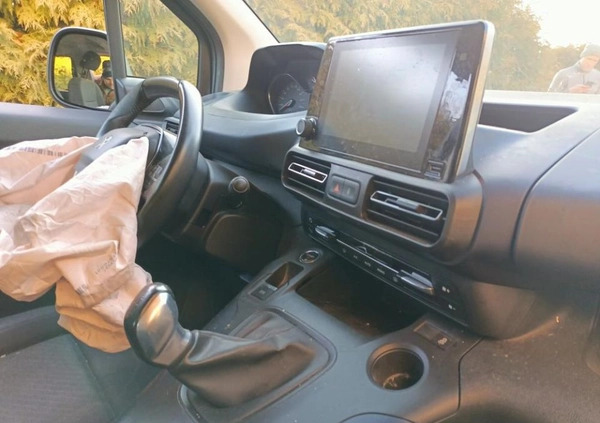 Peugeot Rifter cena 23700 przebieg: 42000, rok produkcji 2018 z Chodzież małe 137